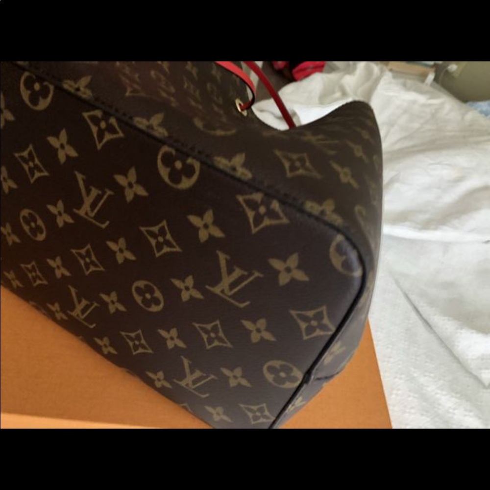 Louis Vuitton handbag - Picture 7 of 8